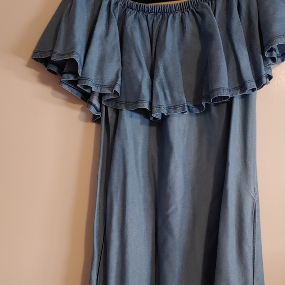 Off shoulders denim dress by Chelsea 28 - Picture 2 of 5
